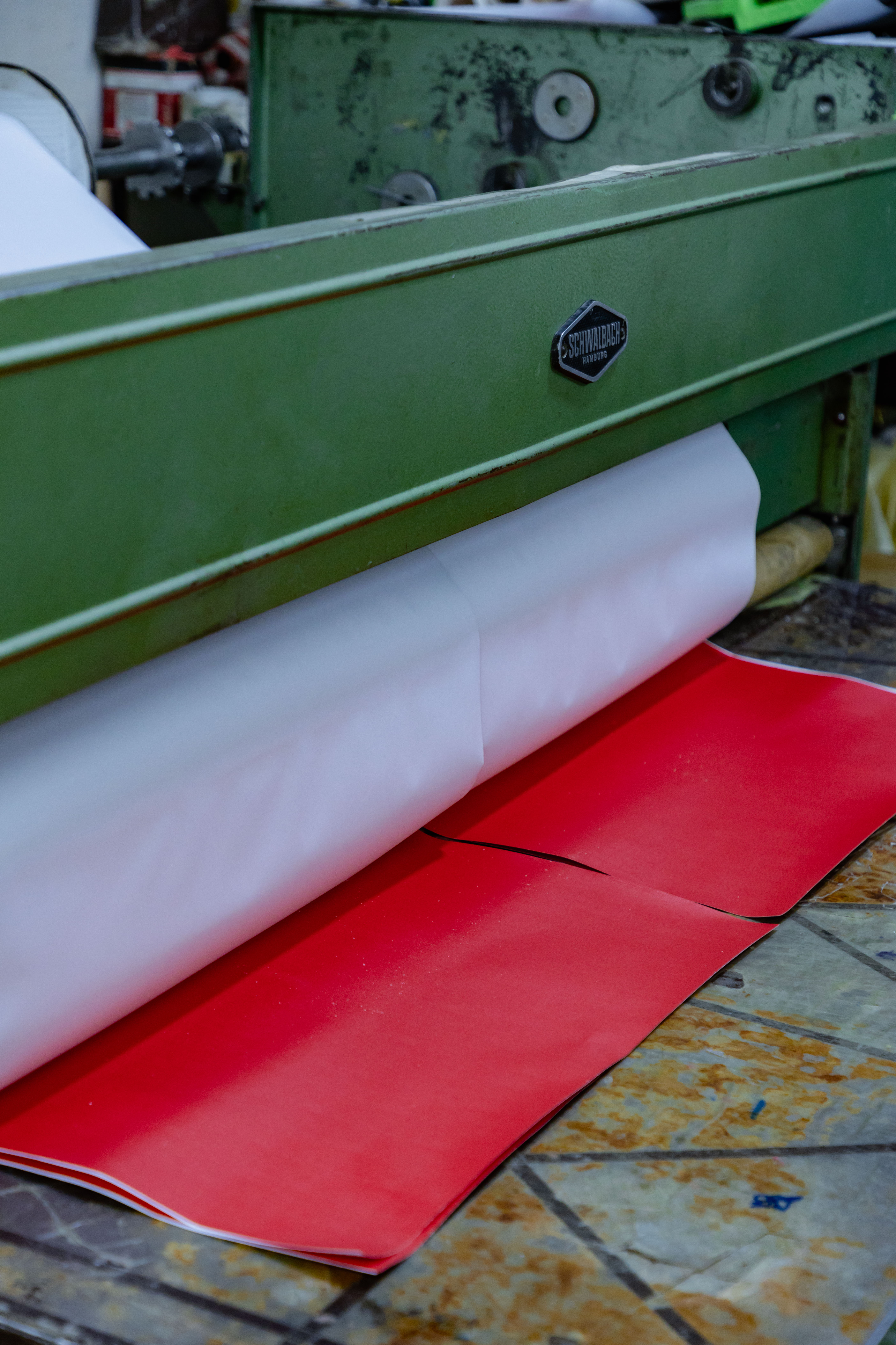 دستگاه برش رول به رول گالینگور و چرم مصنوعی بدون ضایعات - دنا برش تهران